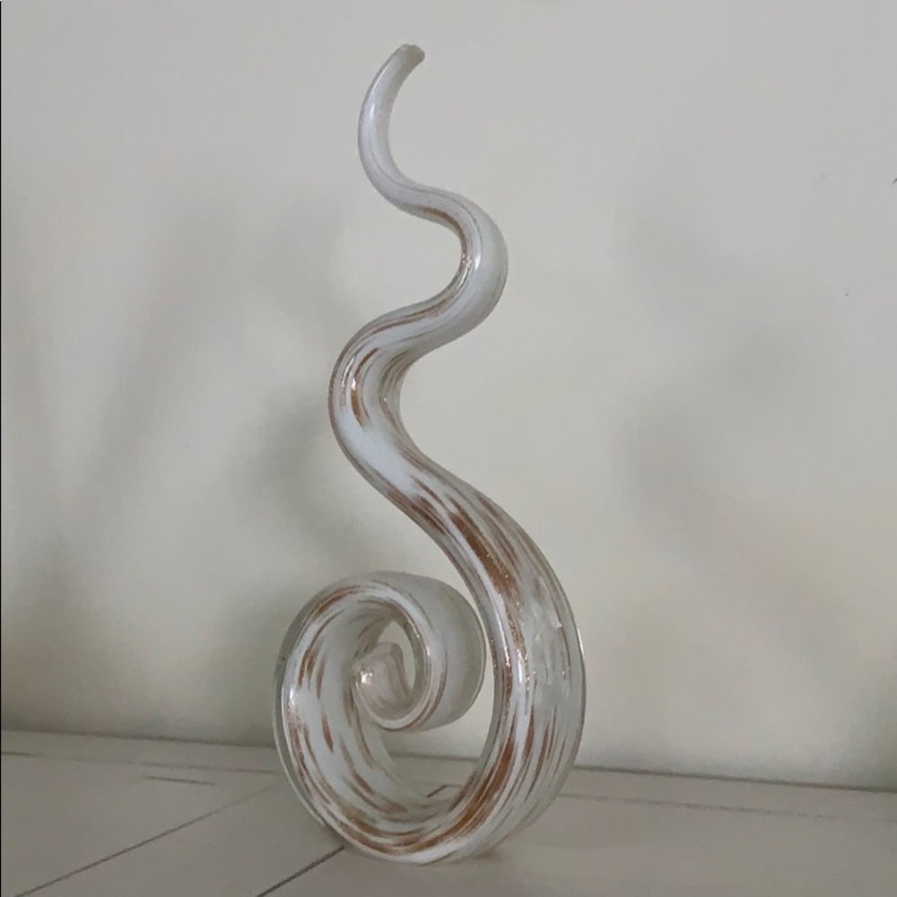 Swirling table display - Picture 1 of 1